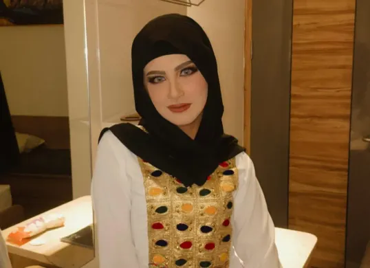 Helwa Bachmid tengah mencuat ke ruang publik setelah curhatannya di media sosial mengenai dugaan penelantaran oleh Habib Bahar bin Smith viral. (Sumber: Instagram/@helwabachmid_)