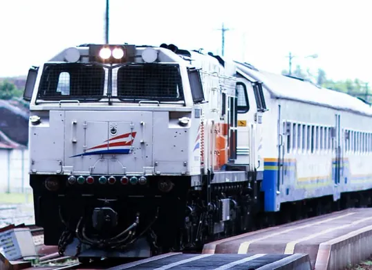 Ilustrasi, alat sambungan gerbong KA Majapahit lepas di Stasiun Pasar Senen. (Sumber: Dok PT KAI)