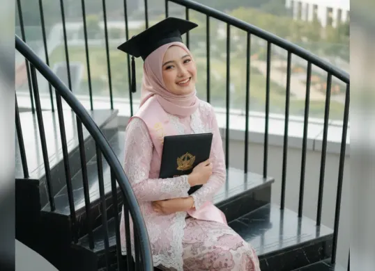 Begini Cara Mengabadikan Momen Wisuda dengan Prompt Gemini AI yang Memukau. (Sumber: Gemini AI)