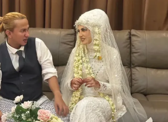 Potret pernikahan Habib Bahar bin Smith dengan Helwa Bachmid. (Sumber: Instagram/@helwabachmid_)