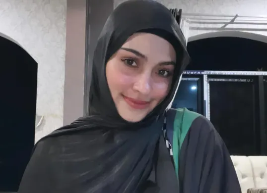 Potret istri Habib Bahar bin Smith, Luna Balghoits yang buka suara terkait isu viral dengan Helwa Bachmid. (Sumber: Instagram/@official_fadlunbalghoits)