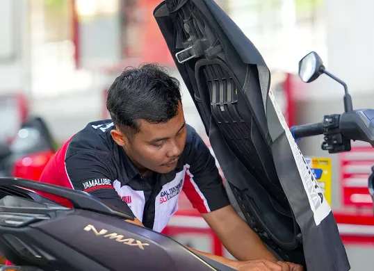 Robet B Simanullang menjadi wakil Indonesia di World Technician Grand Prix 2025 di Jepang. (Sumber: Dok Yamaha)
