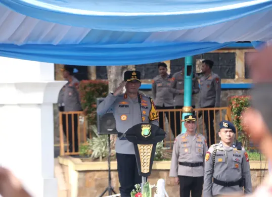 Kapolda Metro Jaya, Irjen Asep Edi Suheri memimpin Apel Saka Bhayangkara dan PKS di Lapangan Presisi Ditlantas Polda Metro Jaya, Jakarta Selatan, Senin, 17 November 2025. (Sumber: Dok. Humas Polda Metro Jaya)