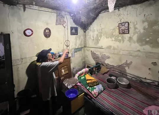 Kondisi rumah warga di RT 15 RW 01, Kelurahan Menteng, Kecamatan Menteng, Jakarta Pusat, segera dibedah pemerintah, Selasa, 18 November 2025. (Sumber: Poskota/Pandi Ramedhan)