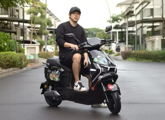 Ofero merilis Stareer 3 Lit Brilliant Black dengan konsep ekspresi bebas dan kolaborasi bersama seniman WD.Willy. (Sumber: Dok. Ofero)