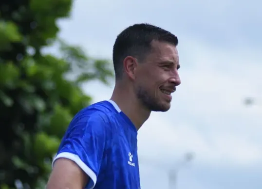 Thom Haye optimis jelang laga Persib Bandung vs Dewa United. (Sumber: persib.co.id)