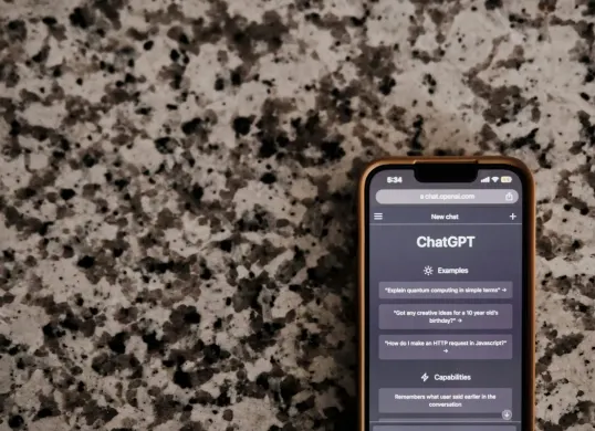 ChatGPT dan Cloudflare terancam diblokir Komdigi (Sumber: Pexels: Airam)
