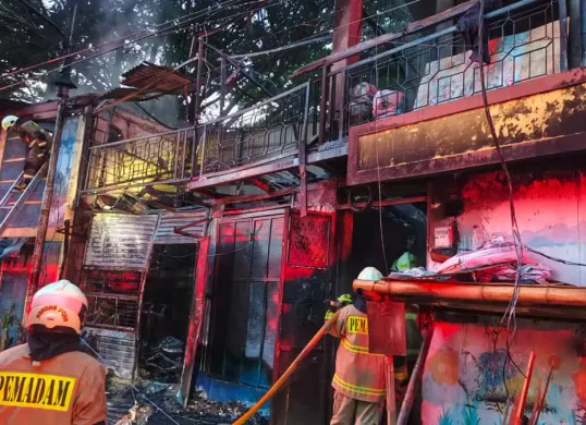 Kebakaran yang melanda kios kafe di wilayah Tamansari, Jakarta Barat. (Sumber: Istimewa)