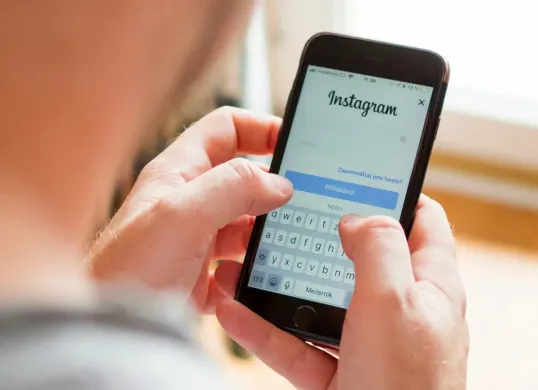 Cara Mudah Download Foto dan Video dari Instagram dengan Kualitas HD (Sumber: Unsplash/Katka Pavlickova)