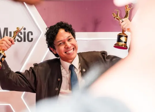 Baskara Putra - Hindia sabet 5 piala AMI Awards 2025. (Sumber: Instagram/@wordfangs)