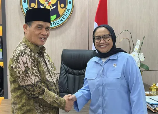 Wakil Kepala Badan Gizi Nasional (BGN) Nanik Sudaryati Deyang, menerima kunjungan Wakil Menteri Agama, Romo Muhammad Syafi’i, di Kantor BGN. (Sumber: Biro Hukum dan Humas Badan Gizi Nasional)