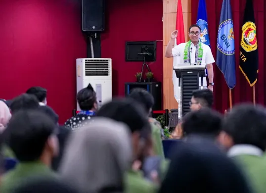 Kepala BNN RI Suyudi Ario Seto memberikan kuliah umum kepada sivitas Universitas Pembangunan Nasional (UPN) Veteran Jakarta, dalam kegiatan BNN Goes to Campus, Rabu, 19 November 2025. (Sumber: Biro Humas dan Protokol BNN)