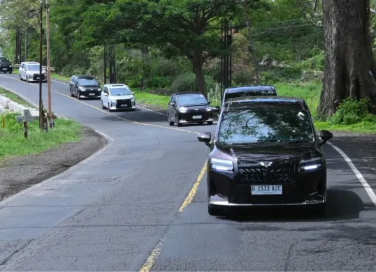 Rangkaian uji jalan mobil Wuling Darion PHEV bertema Evolving Family Moments gelombang kedua. (Sumber: Dok. Wuling)