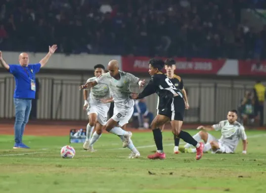Potret pertandingan Persib Bandung vs Dewa United. (Sumber: Persib)