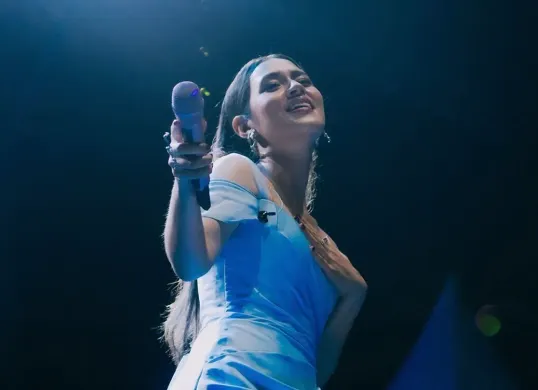 Raisa Andriana berhasil bawa Piala AMI Awards 2025 yang dia persembahkan untuk para pejuang kanker (Sumber: Instagram @raisa6690)