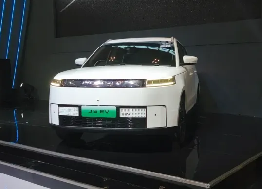 Harga JAECOO J5 tetap dipertahankan meski pemesanan sudah lampaui 6. 000 unit. (Sumber: Poskota/Erwan Hartawan)