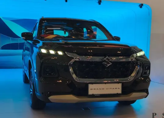 Mobil Suzuki Grand Vitara 2025 hadir dengan warna baru, velg baru, serta fitur interior yang lebih canggih di GJAW 2025, ICE BSD City, Kabupaten Tangerang. (Sumber: Poskota/Erwan Hartawan)
