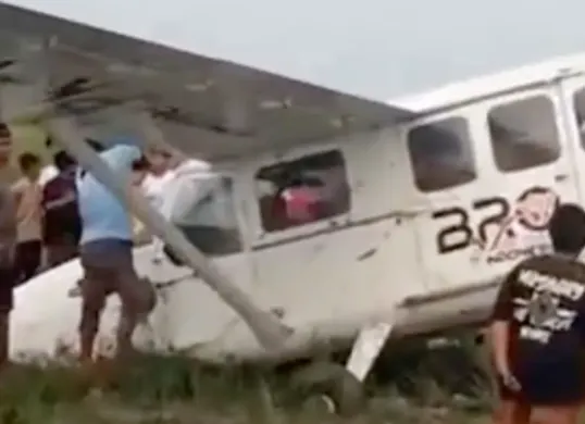 Ilustrasi pesawat jatuh di Karawang. (Sumber: X/@merapiuncover)