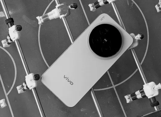 HP Vivo X300 Series resmi meluncur di Indonesia pada Kamis, 20 November 2025. (Sumber: X/@baxiabhishek)