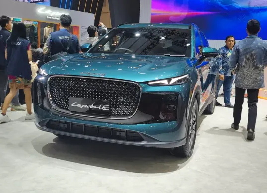 LEPAS L8 versi setir kanan debut pertama di dunia melalui GJAW 2025 di Indonesia. (Sumber: Poskota/Erwan Hartawan)