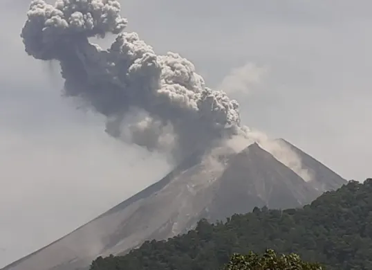 Ilustrasi erupsi Gunung Merapi. (Sumber: esdm.go.id)