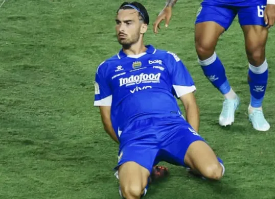 Persib Bandung naik peringkat di klasemen Super League 2025. (Sumber: Instagram/@persib)