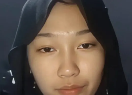 Wanita tanpa busana melecehkan Al Quran dengan meludah dan mempelesetkan bacaan dengan kata kotor. (Sumber: Instagram @cat_warrior_indon dan dhemith_is back)