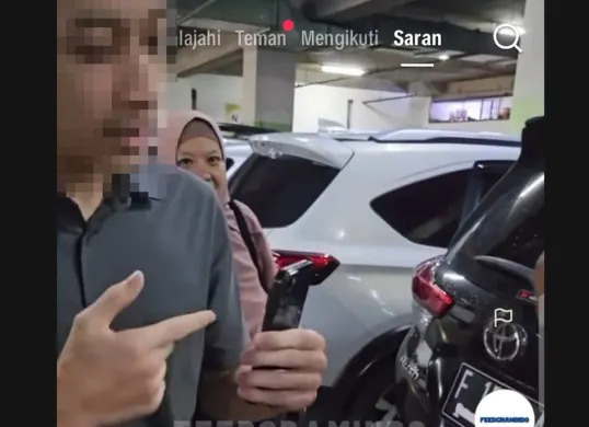 Tangkap layar seorang pria yang berdebat dengan sejumlah orang diduga debt collector di salah satu pusat perbelanjaan di Kota Bogor.