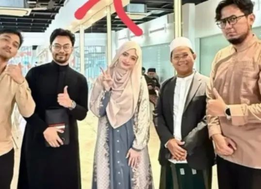 Pakai Gelang yang Diduga Sama, Bukti Perselingkuhan Inara Rusli Makin Kuat? (Sumber: Instagram/@exclusivetimnasartis)