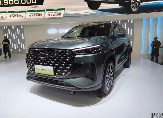 Mobil Chery TIGGO 8 CSH Comfort diperkenalkan di GJAW 2025 di ICE BSD City, Kabupaten Tangerang. (Sumber: Poskota/Erwan Hartawan)