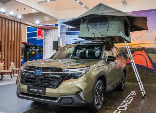 Subaru Indonesia dan Thule menampilkan model kolaborasi pada GJAW 2025 di ICE BSD City, Kabupaten Tangerang. (Sumber: Dok. Subaru)