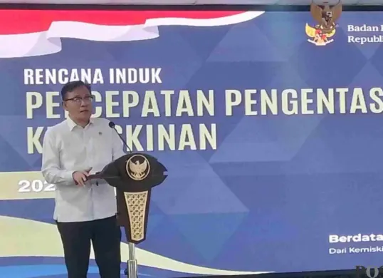 Kepala BP Taskin, Budiman Sudjatmiko menyampaikan pernyataan kepada awak media di Kebon Sirih, Jakarta Pusat, Senin, 24 November 2025. (Sumber: Poskota/M. Tegar Jihad)