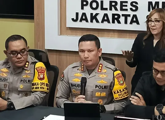 Polres Metro Jakarta Selatan menggelar konferensi pers pengungkapan kasus penculikan dan pembunuhan bocah 6 tahun, Alvaro Kiano Nugroho pada Senin, 24 November 2025. (Sumber: POSKOTA | Foto: Ali Mansur)