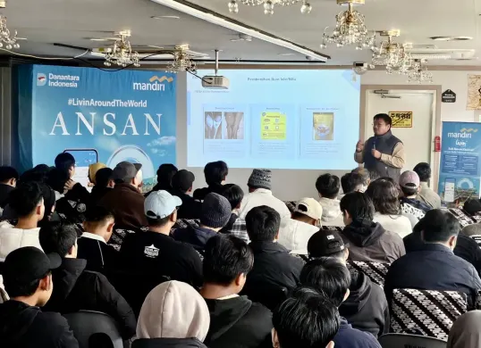 Ratusan PMI menghadiri penyuluhan finansial dan investasi dari Bank Mandiri dalam program Mandiri Sahabatku di Ansan, Korea Selatan. (Sumber: Istimewa)