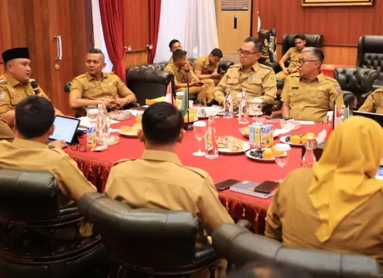 Pemkab dengan Pemkot Bogor menggelar rapat koordinasi membahas pengolahan sampah PSEL di TPA Galuga. (Sumber: Dok. Pemkab Bogor)