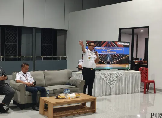 Kemenhub dan PT. KAI saat sosialisasi uji coba gedung baru di Stasiun KRL Rangkasbitung, Lebak. (Sumber: Poskota/Samsul Fatoni)