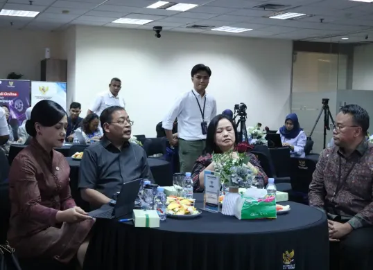 KI Pusat bersama OJK membahas upaya pencegahan penipuan finansial digital dalam sebuah Pers Briefing pada Senin, 24 Agustus 2025. (Sumber: Istimewa)