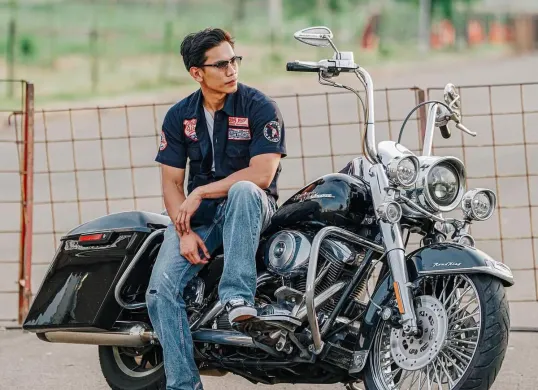 Rehan Mubarak resmi melamar selebgram Dara Arafah. (Sumber: Instagram/@rehanmubarak)