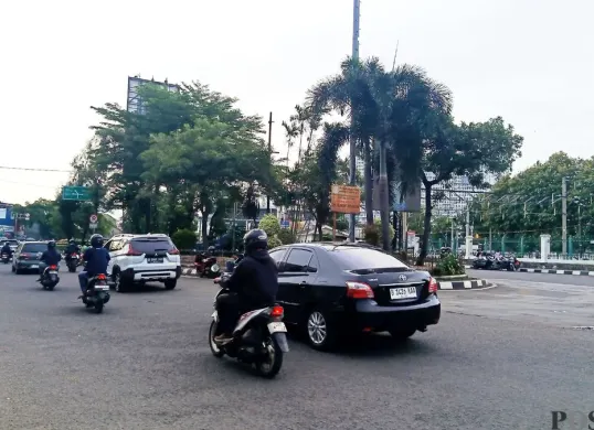 Lokasi Jl. Ir H Juanda dekat Stasiun Kota Bekasi akan ditutup pekan ini, Jumat, 28 November 2025. (Sumber: Poskota/Nurpini Aulia Rapika)