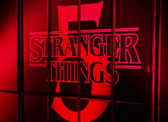 Ilustrasi jadwal tayang film Stranger Things Season 5. (Sumber: X/@UpsideDownScoop)