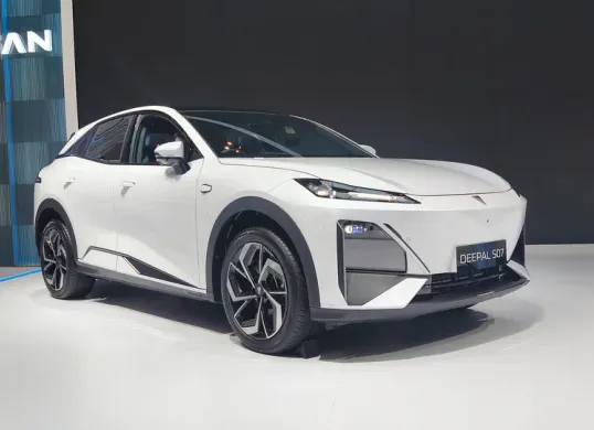 Profil DEEPAL S07, e-SUV baru dengan identitas modern dan desain futuristik. (Sumber: Poskota/Erwan Hartawan)