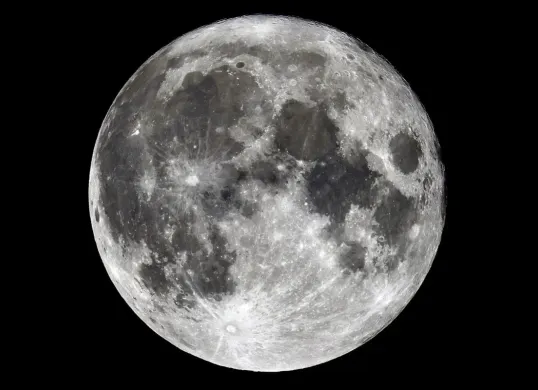 Fenomena Cold Supermoon 2025. (Sumber: Freepik)