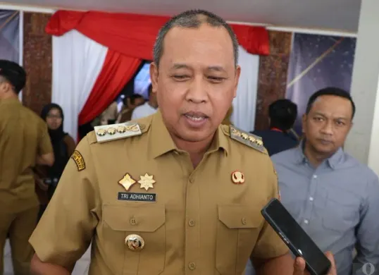 Wali Kota Bekasi, Tri Adhianto menyebutkan, program magang dan kerja sama dengan perguruan tinggi jurusan pendidikan jadi solusi penambahan guru. (Sumber: Poskota/Nurpini Aulia Rapika)