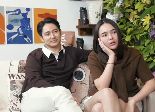 Potret Amanda Manopo dengan Kenny Austin. (Sumber: YouTube/Denny Sumargo)