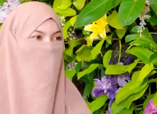 Potret Wardatina Mawa saat diwawancarai oleh Denny Sumargo terkait kasus dugaan perselingkuhan Insanul Fahmi dengan Inara Rusli. (Sumber: YouTube/Denny Sumargo)