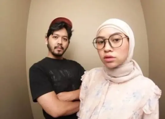 Anita Dewi seorang penumpang KRL yang dihujat netizen karena kehilangan Tumbler berujung pemecatan petugas PT KAI (Sumber: X/@billllliiee)