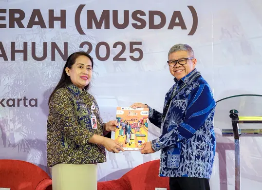 Ketua APPBI DKI Jakarta, Mualim Wijoyo (kanan) dan Kepala Dinas PPKUKM DKI Jakarta, Elisabeth Rante Ratu Allo (kiri). (Sumber: Istimewa)