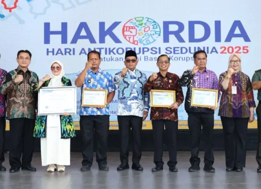 Bupati Tangerang, Maesyal Rasyid saat menghadiri Peringatan Hakordia Tingkat Provinsi Banten di di Alun-alun Kecamatan Balaraja, Kamis, 27 November 2025. (Sumber: Dok. Pemkab Tangerang)