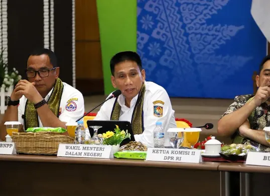 Wamendagri, Akhmad Wiyagus (tengah). (Sumber: Dok Puspen Kemendagri)