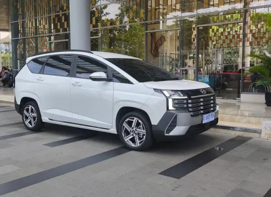 Hyundai Stargazer Cartenz menjadi pilihan MPV berkarakter nyaman dengan peredaman baik dan interior lega. (Sumber: Poskota/Erwan Hartawan)